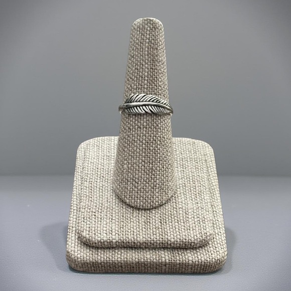 NWT 925 Sterling Silver Oxidized Feather Ring! Available in Sizes 5-10! NEW! - Picture 3 of 7